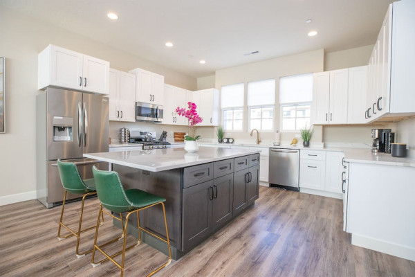 Three Story Villa for 39 in Beautiful Community w/ Private Spa