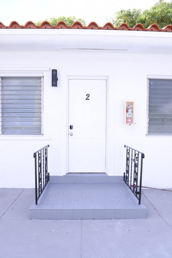Equipped Kitchen And Cozy Patio Retreat - Charming Private Studio - The Bahamas