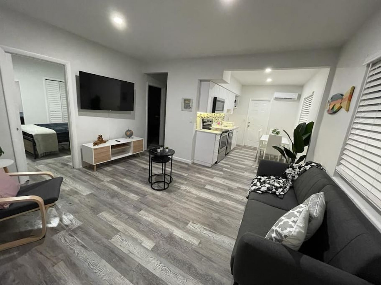 Private Patio And Parking Available - Charming Spacious Haven - Bahamas