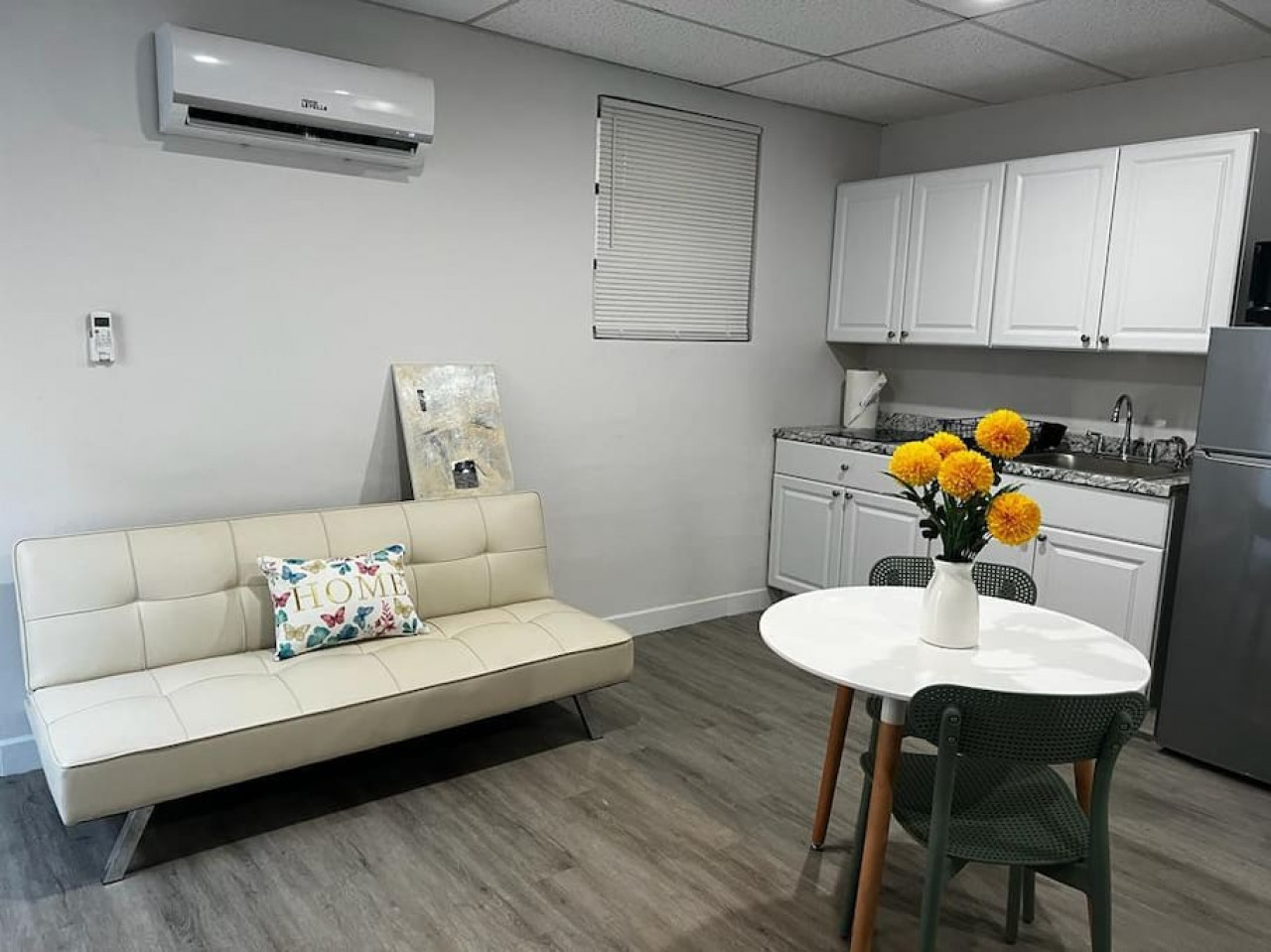 Fully Equipped Kitchen And Smart Lock Access - Cozy Inviting Oasis - Coral Gables, FL