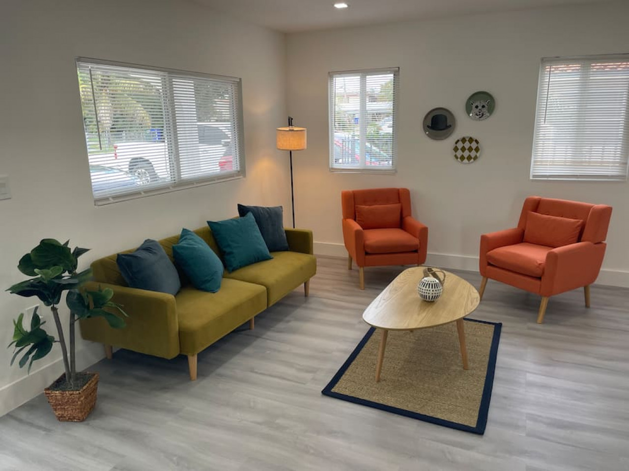 Spacious Living Area With Private Parking And Amenities - Cozy & Inviting - Miami, FL