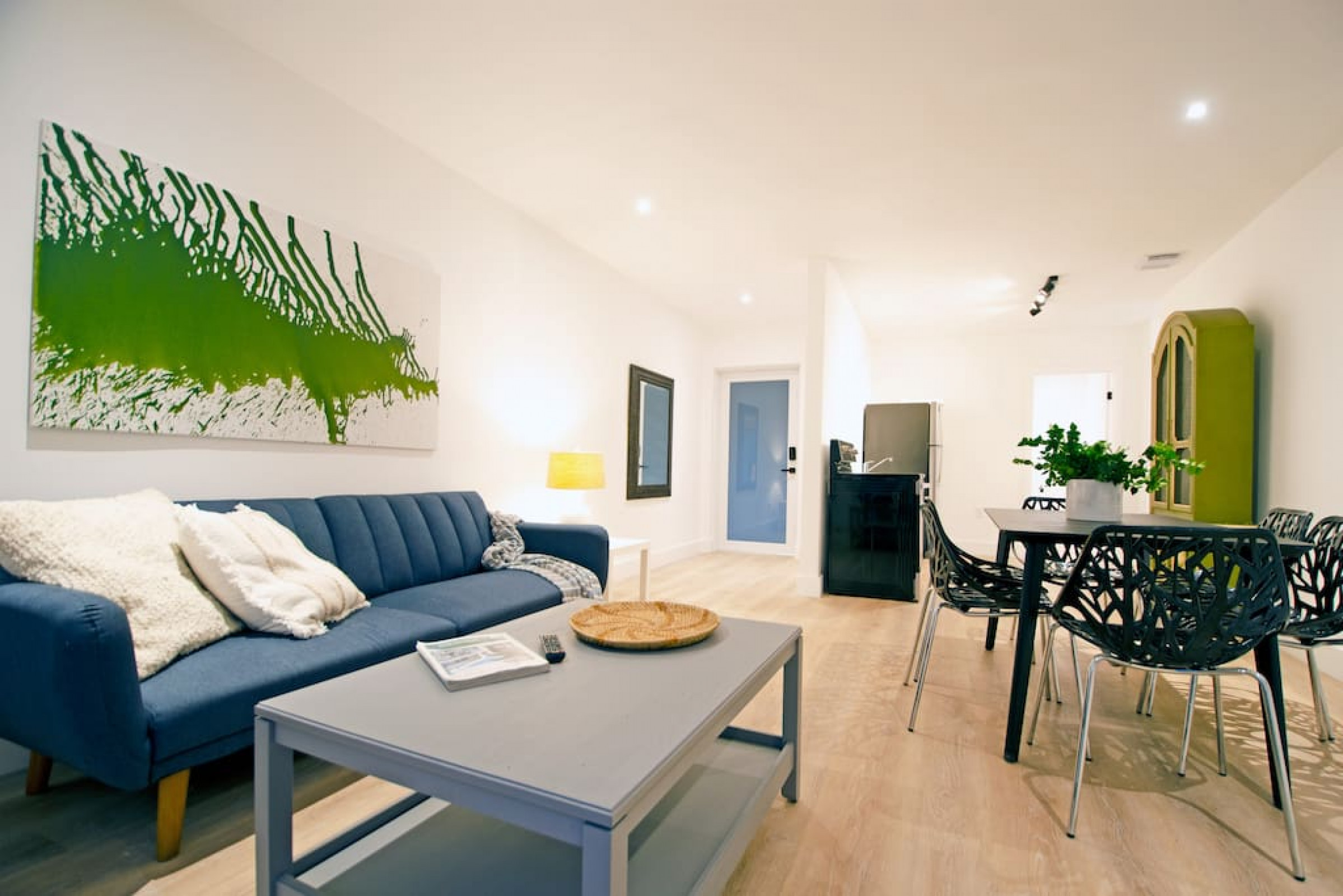 Beautiful View With Canal Access And Patio - Chic Retreat - North Miami Beach