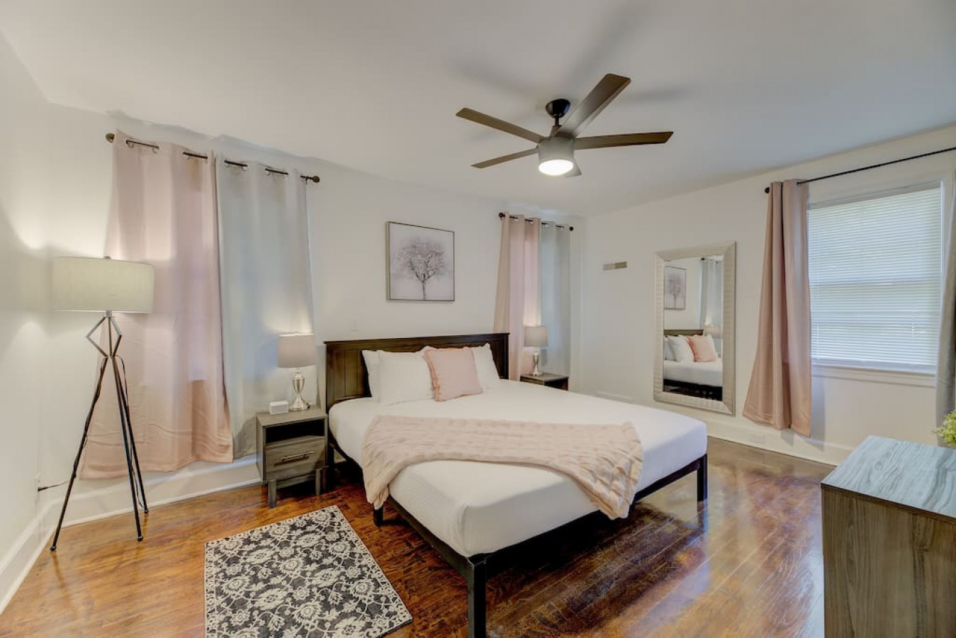 Spacious Home With Screened Patio And Fireplace - Cozy Retreat - Columbia, SC