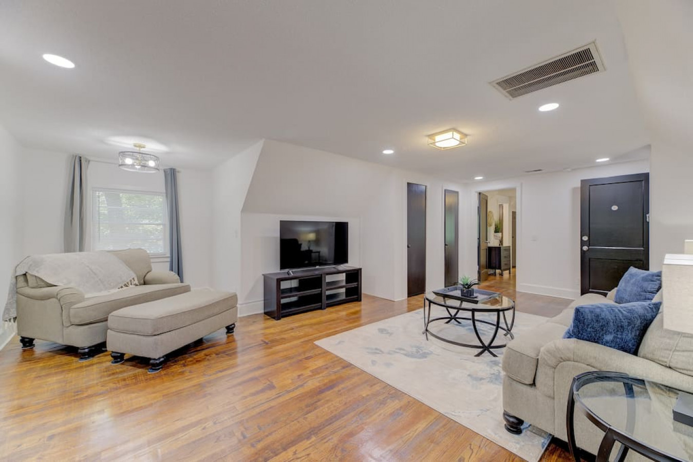 Cozy Suites And Convenient Amenities - Charming Escape - Columbia