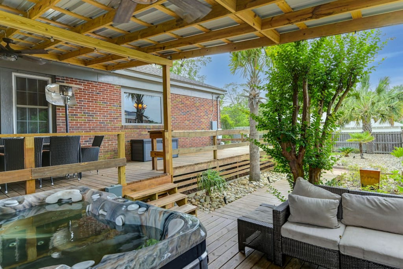 Hot Tub And Fenced Yard For Relaxation - Charming Cottage Retreat - Columbia, SC