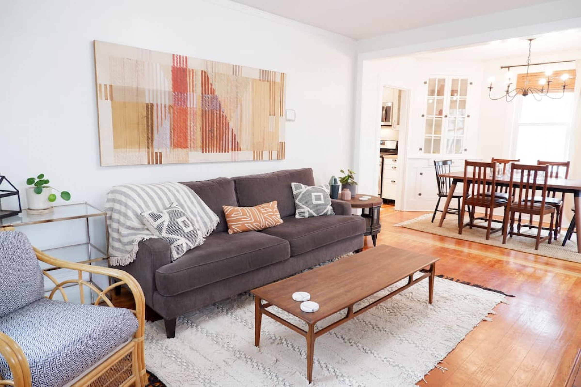 Private Backyard And Cozy Living Spaces - Charming Eclectic Retreat - Columbia, SC