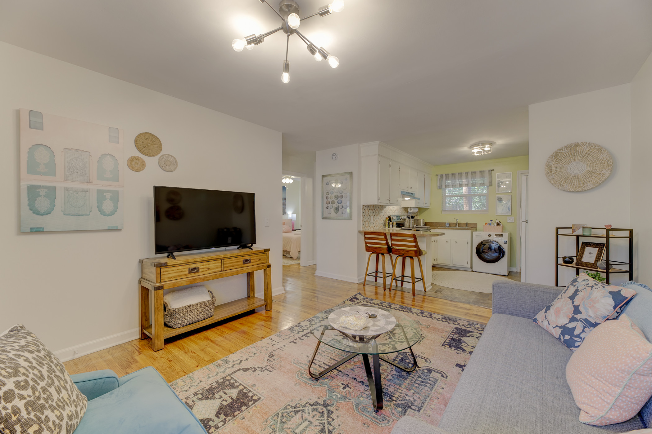 Full Kitchen And Convenient Location - Stylish Cozy Haven - Columbia, SC