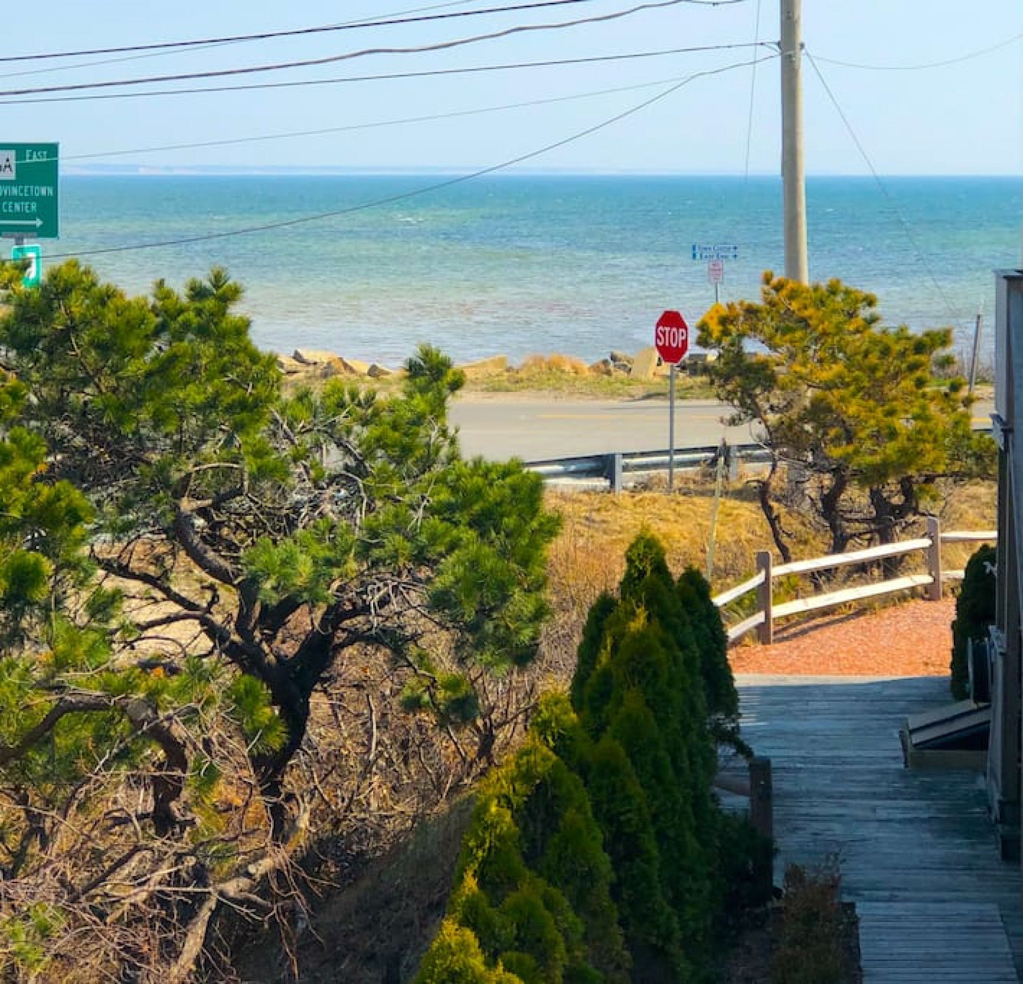 P-town Beach Beauty On The Bay. Water View! - Provincetown, MA