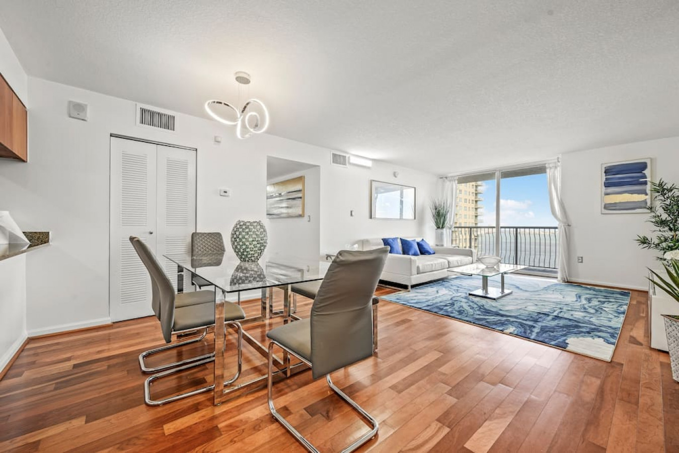 INCREDIBLE 3 BEDROOMS UNIT