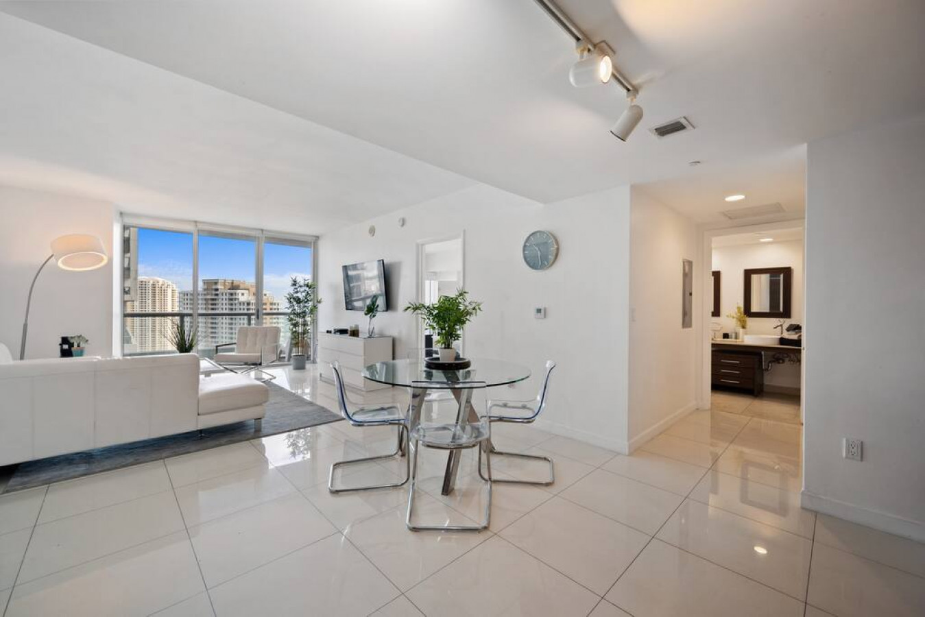 ★ Iconic Icon W Unit - Pool & Ocean Views ★