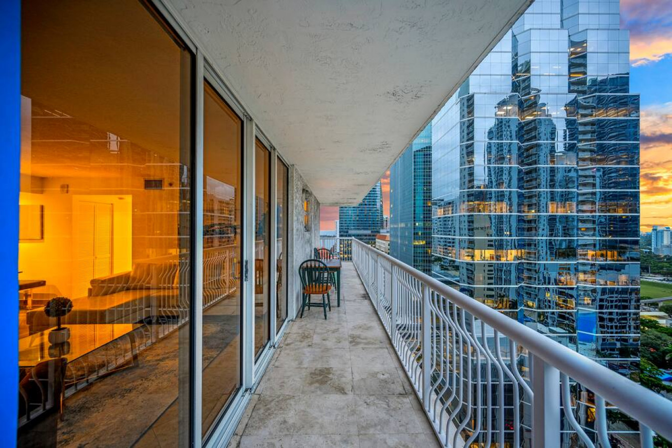 40th Floor Priceless Stay In this Gorgeous Central Unit