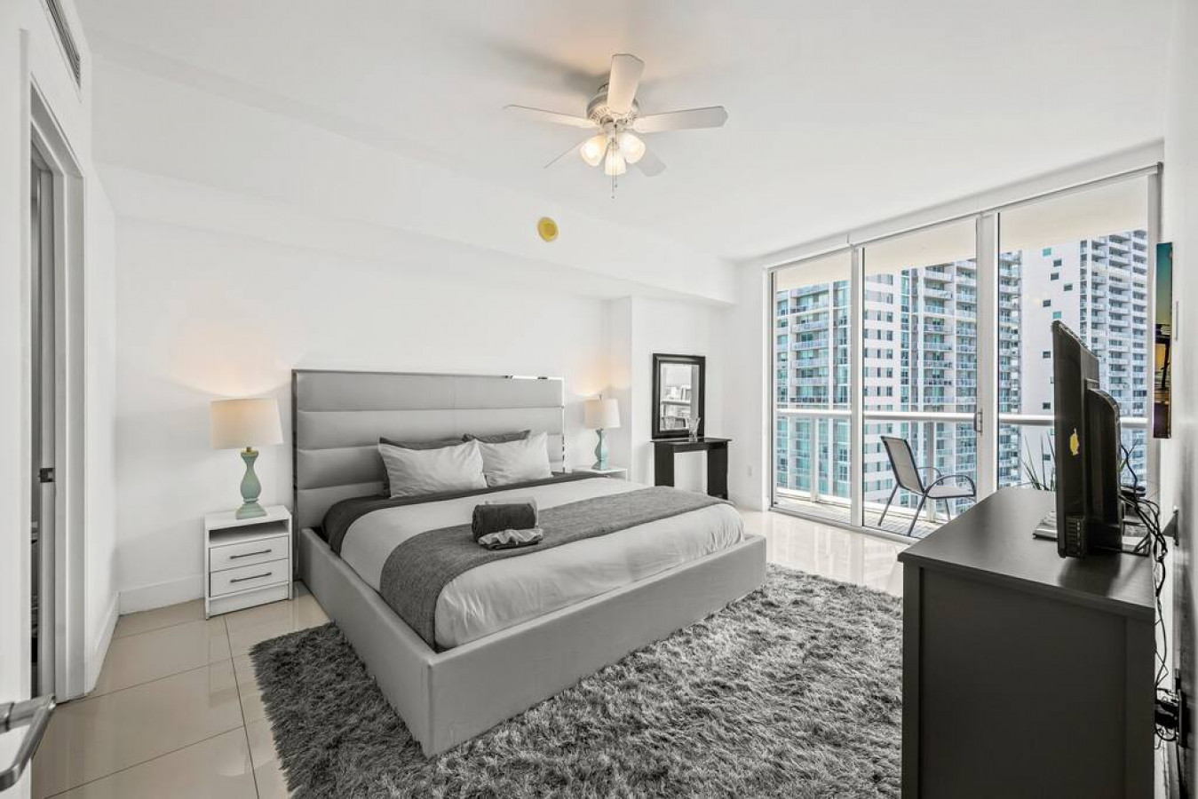 Gorgeous Unit At The W Building Priceless Location