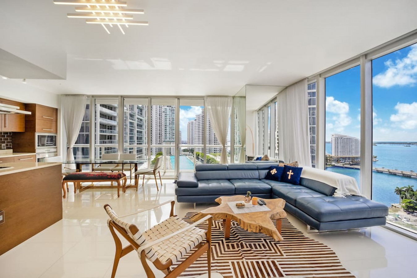 Sublime Ocean & Pool View Unit At Icon Brickell