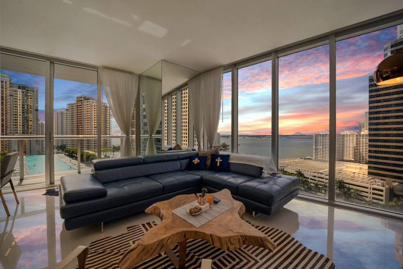 Sublime Ocean & Pool View Unit At Icon Brickell