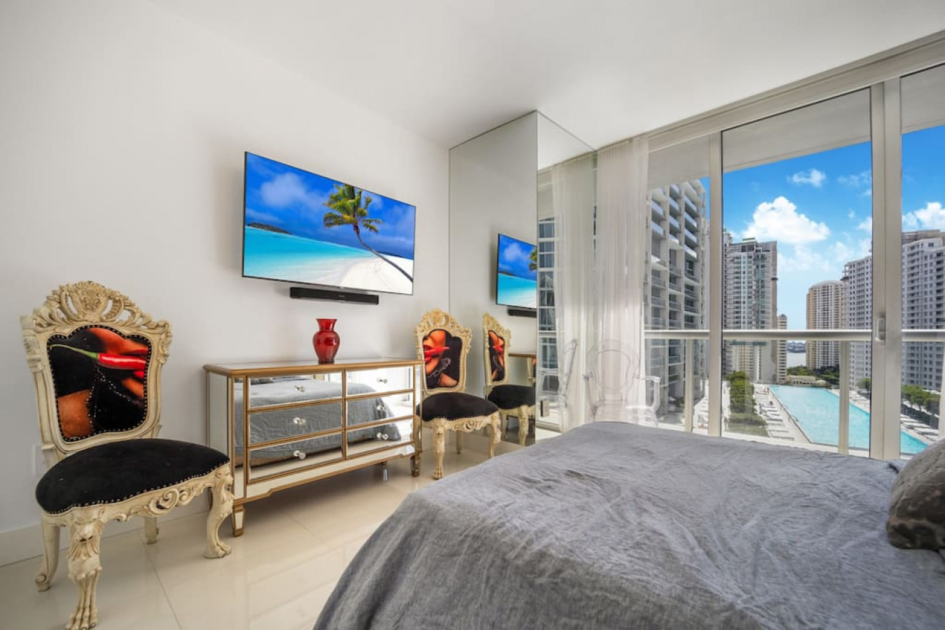 Sublime Ocean & Pool View Unit At Icon Brickell