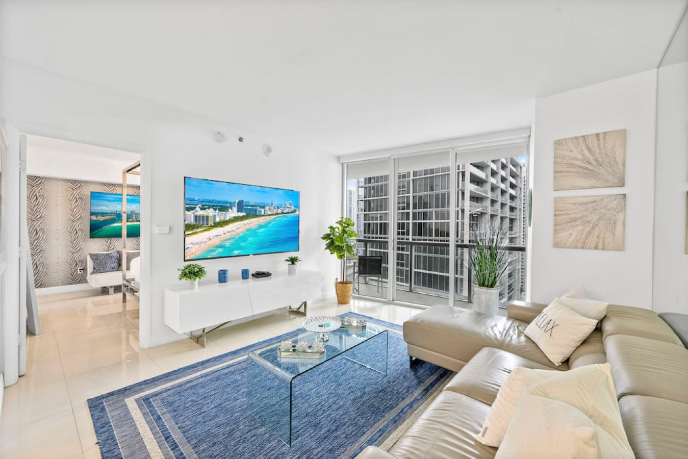 Emblematic unit at Icon in the heart of Brickell