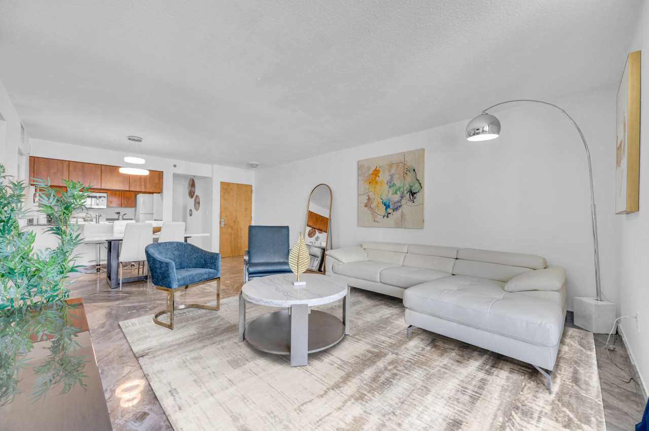 High floor unit 3 bedrooms in the heart of Miami