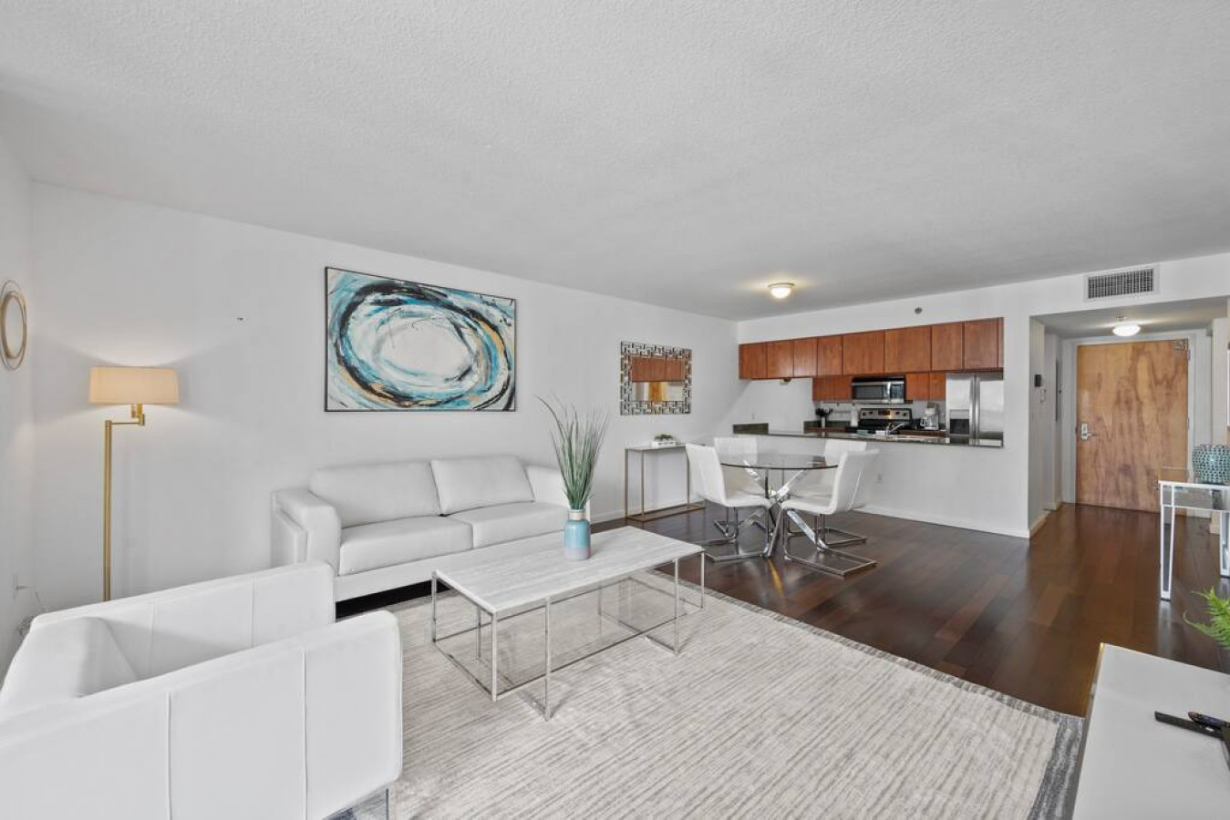 Well Located Unit with parking - Heart Of Brickell