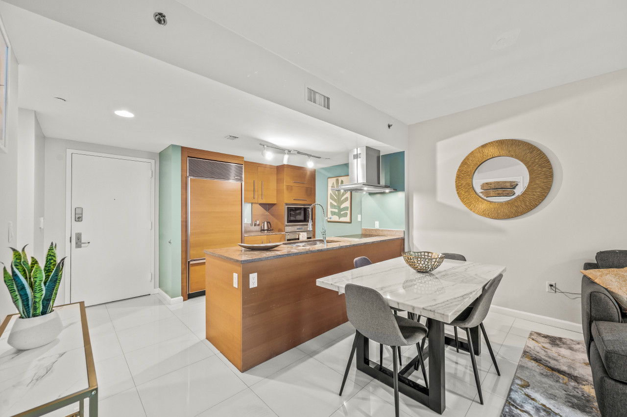 Luxurious ocean view unit