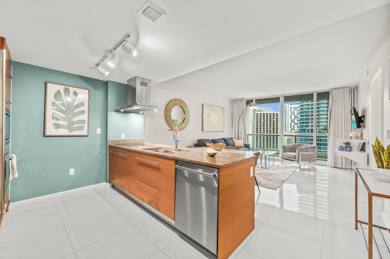 Luxurious ocean view unit