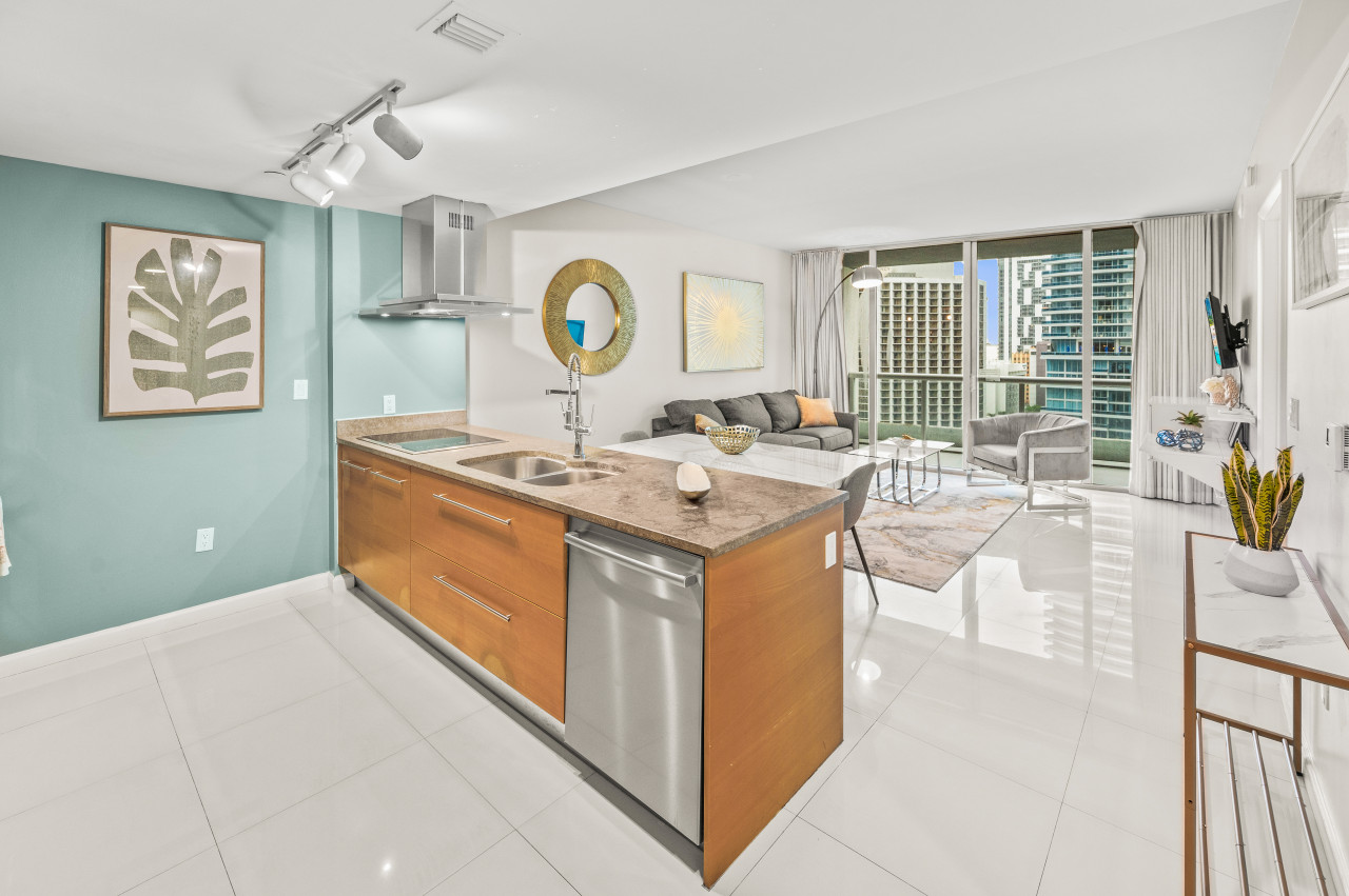 Luxurious ocean view unit