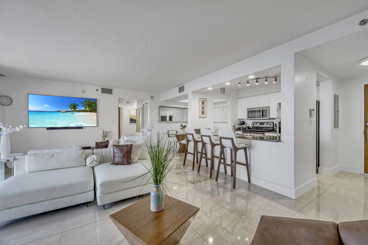 Luxurious private unit with parking