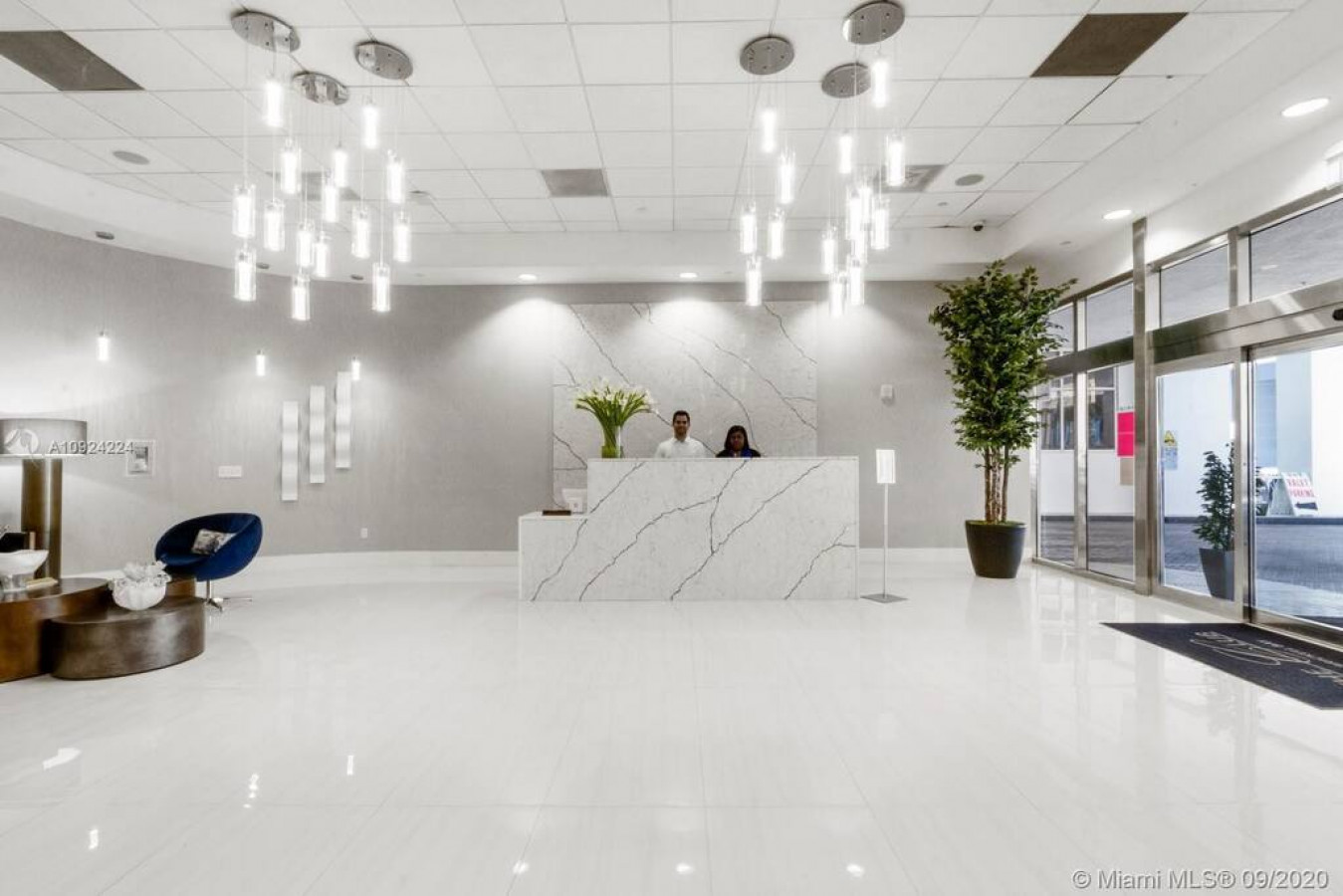 Luxurious private unit with parking