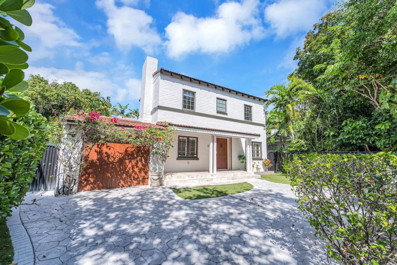 Wonderful Tropical Pool House Miami SouthBrickell