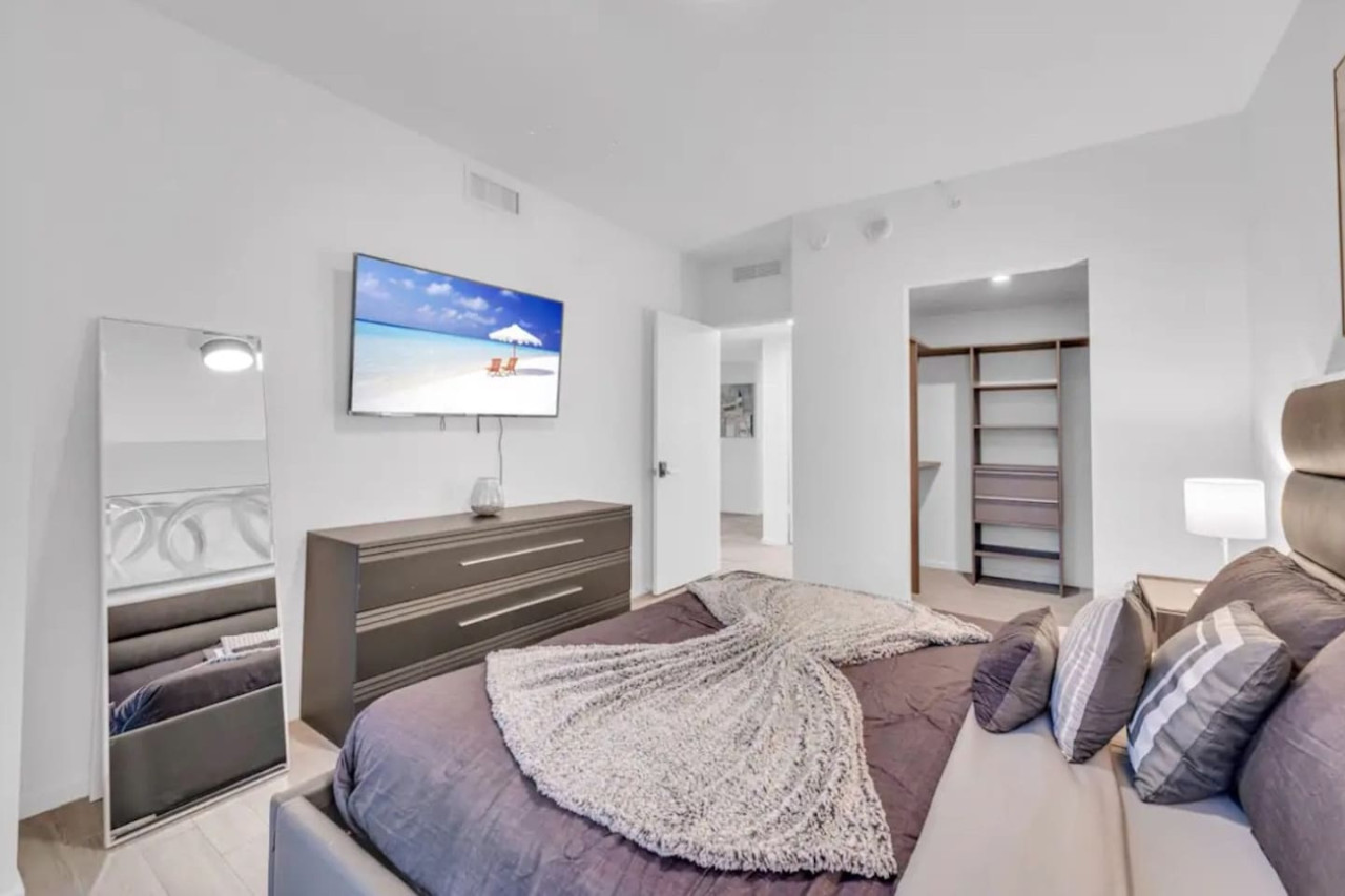 Amazing 3 Bedrooms Cornet Unit Downtown Miami