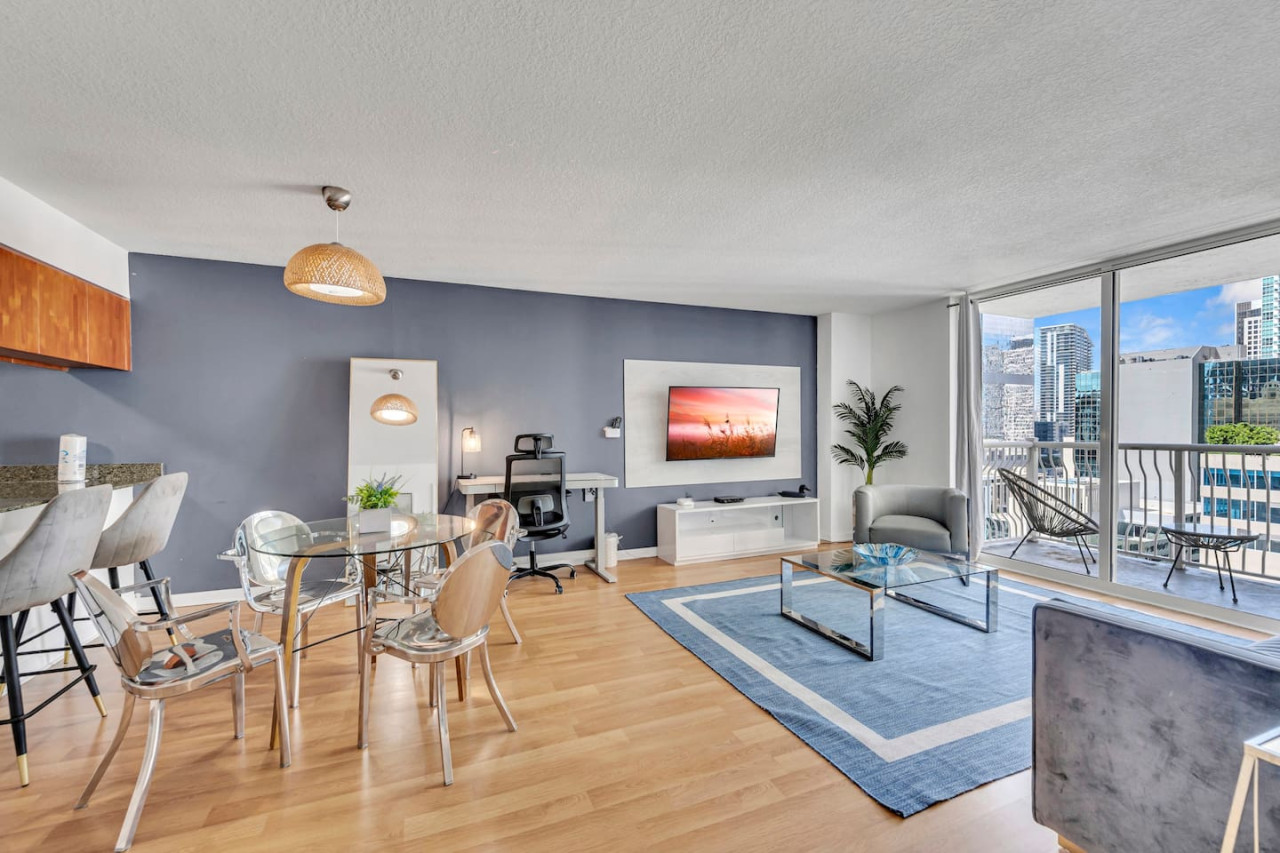 Superb private unit w amenities