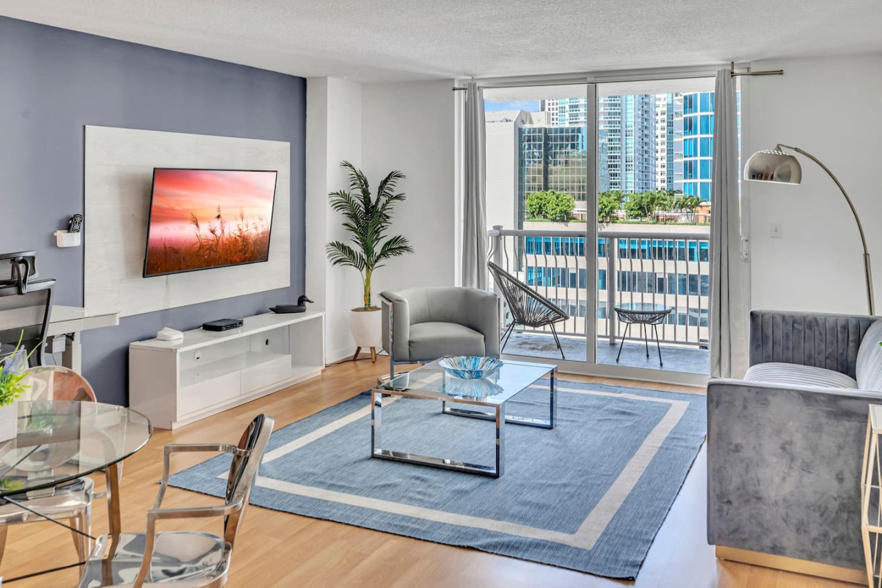 Superb private unit w amenities