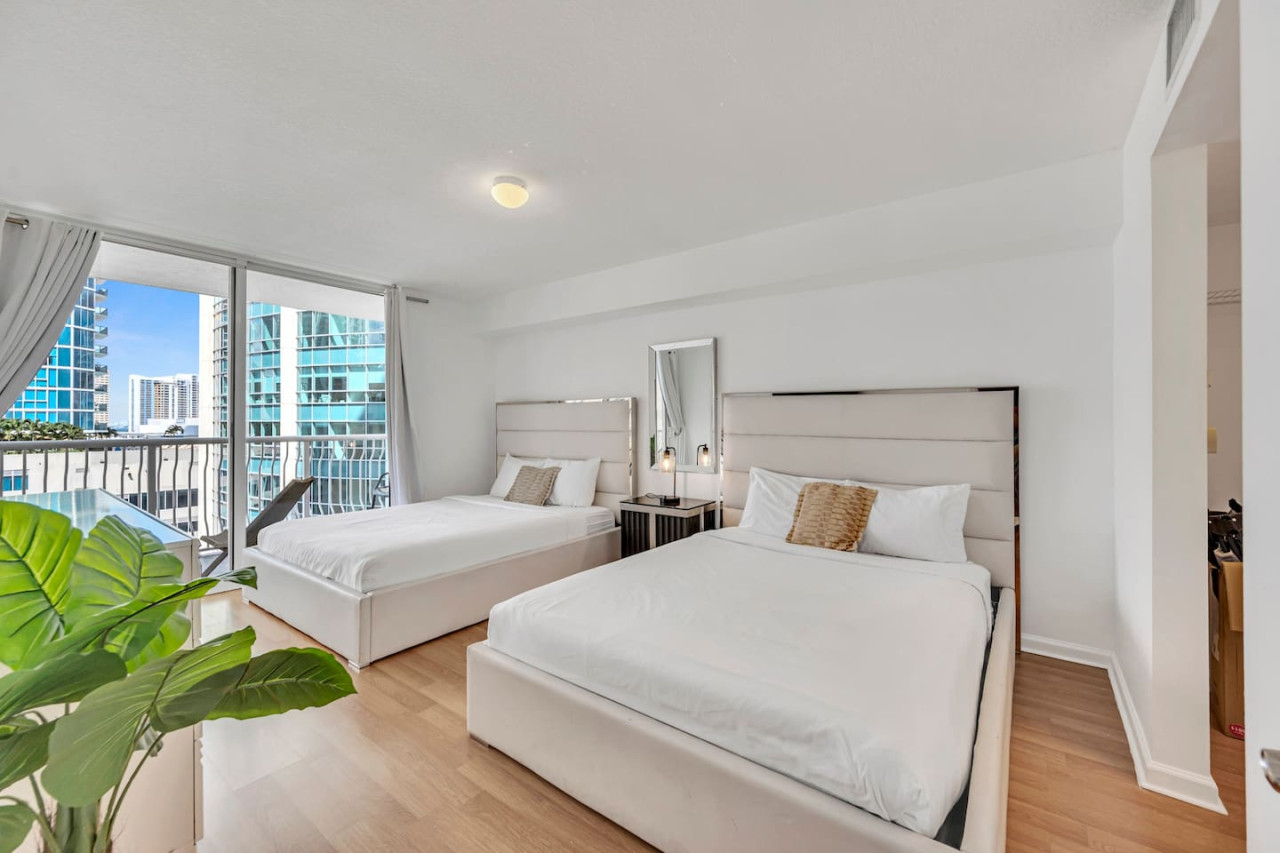 Superb private unit w amenities