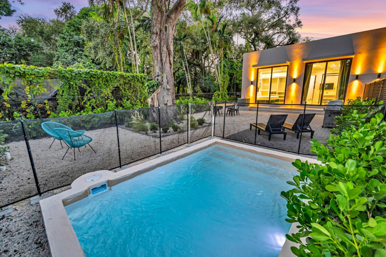 Wonderful New Tropical Pool House North Miami