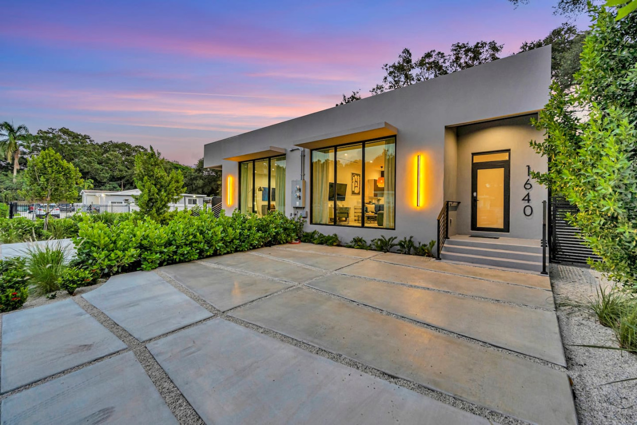 Wonderful New Tropical Pool House North Miami