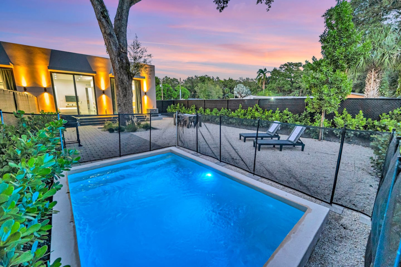Stunning Tropical Pool House North Miami -New Unit