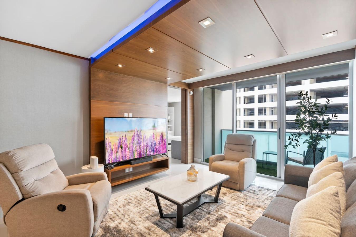 Ocean Front 2beds/2baths With Private Beach Access