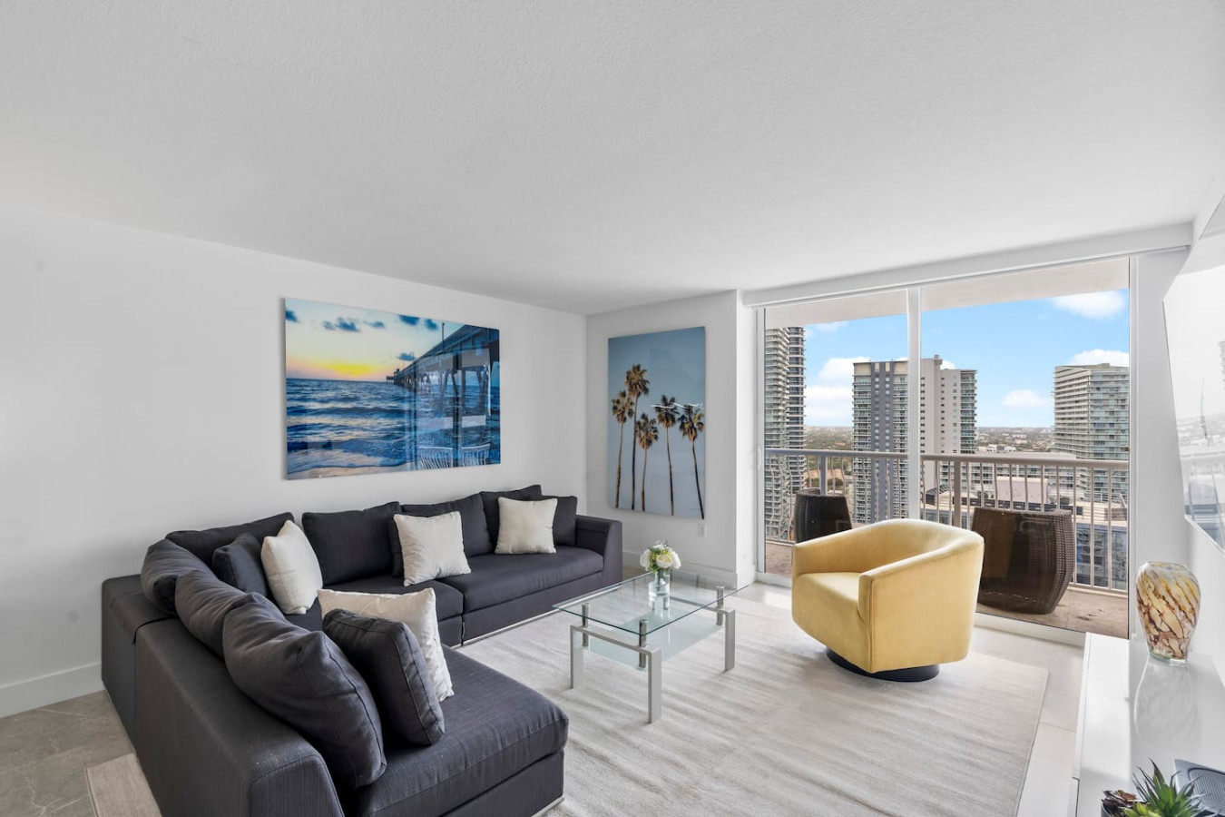 Spacious 3 bedrooms with Parking