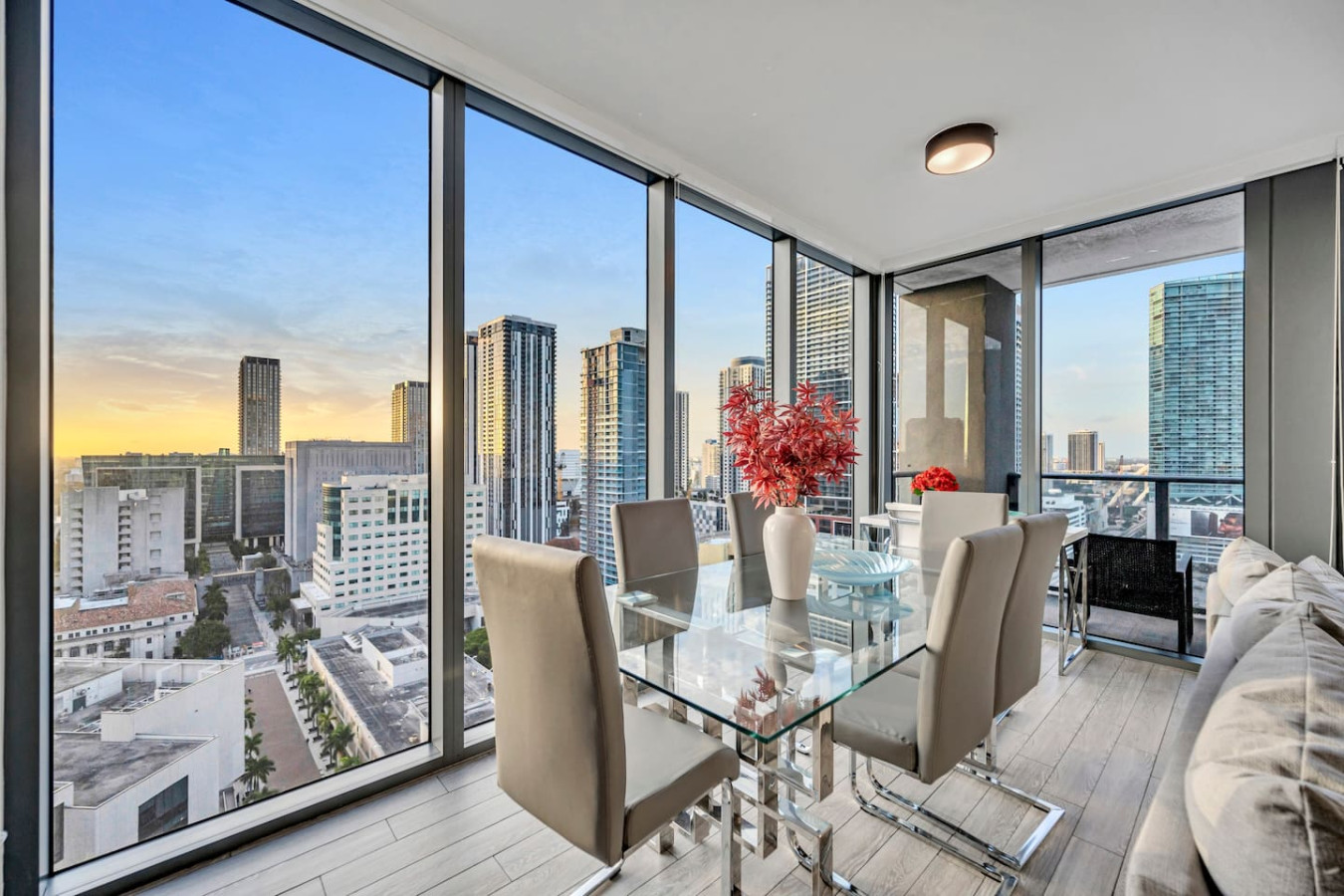 Cosy 3Beds/3Baths High Floor Unit Heart Of Miami