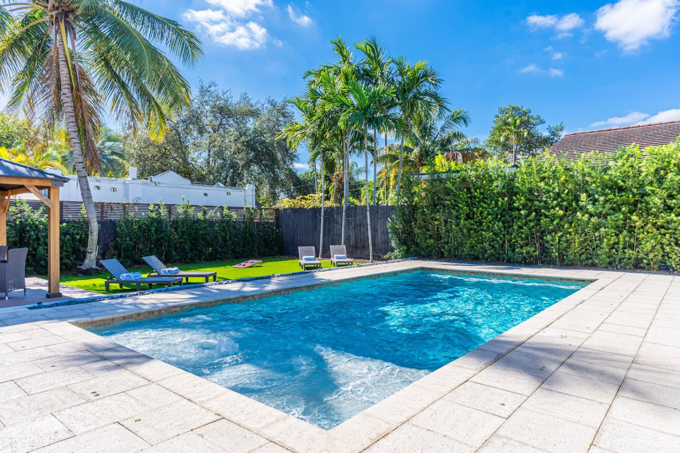 Stunning Tropical Pool House Miami Coconut Grove