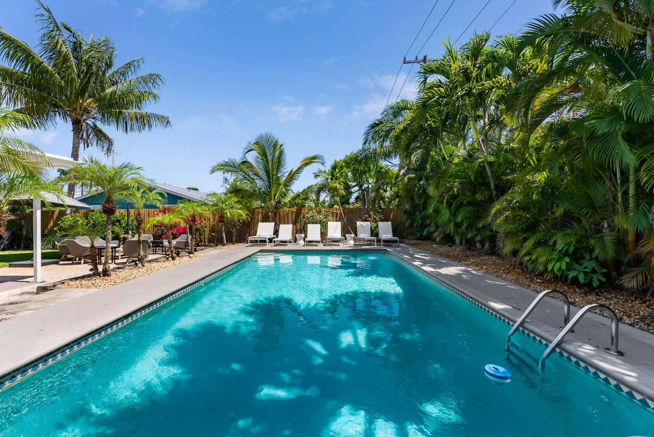 Stunning Tropical Heated Pool House Near The Beach