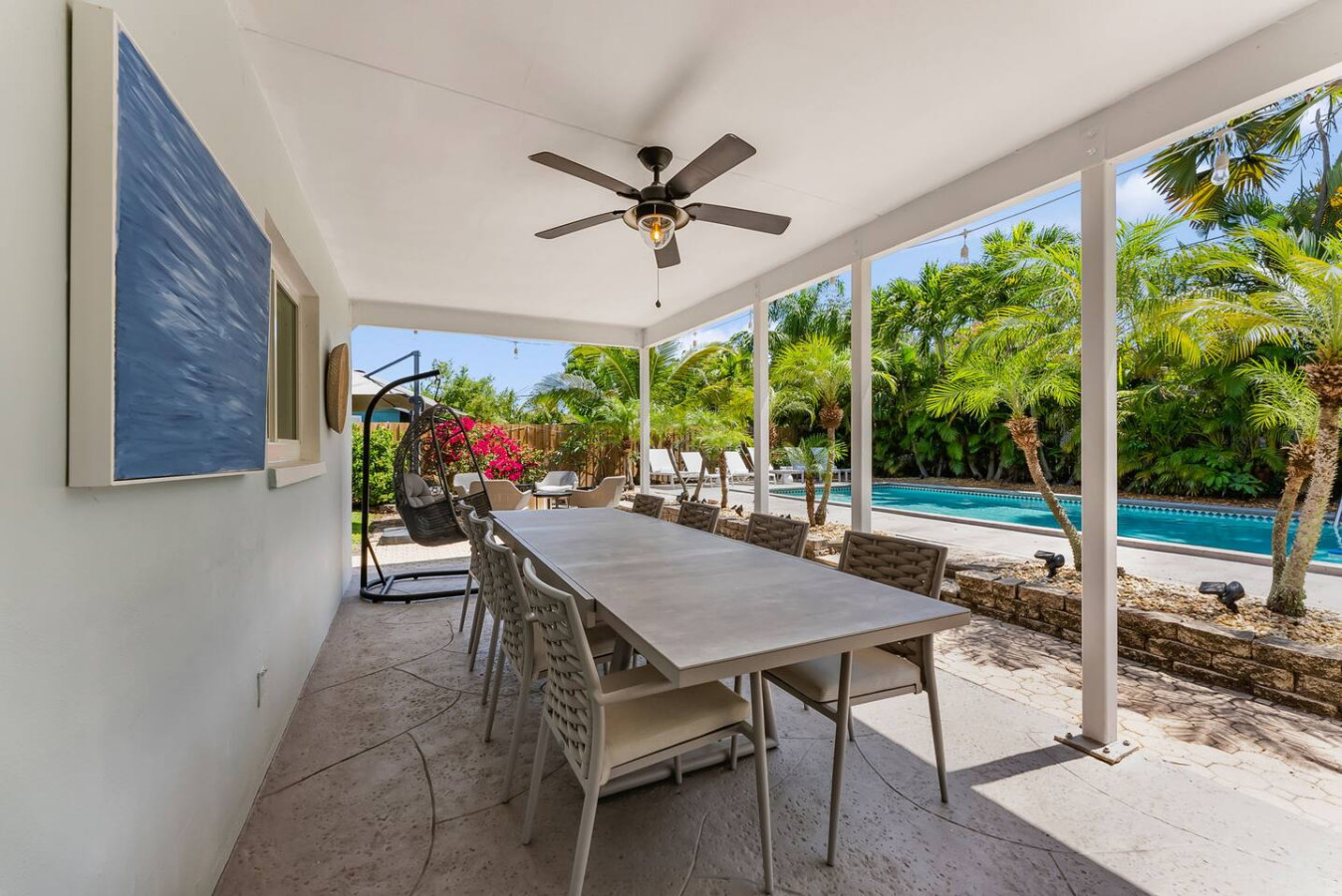 Stunning Tropical Heated Pool House Near The Beach