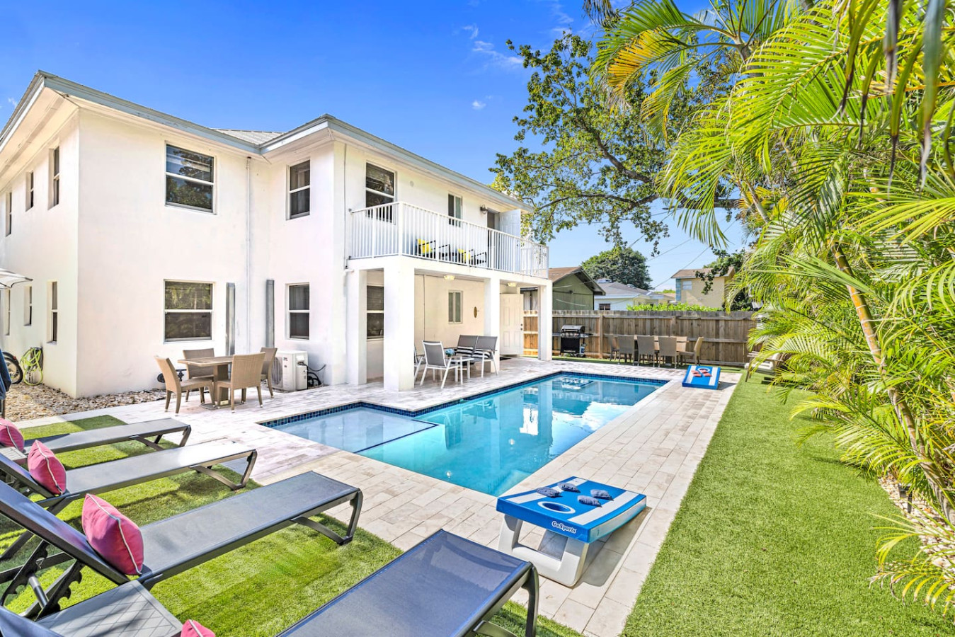 Apartment By The Avenue Delray Beach -Heated Pool