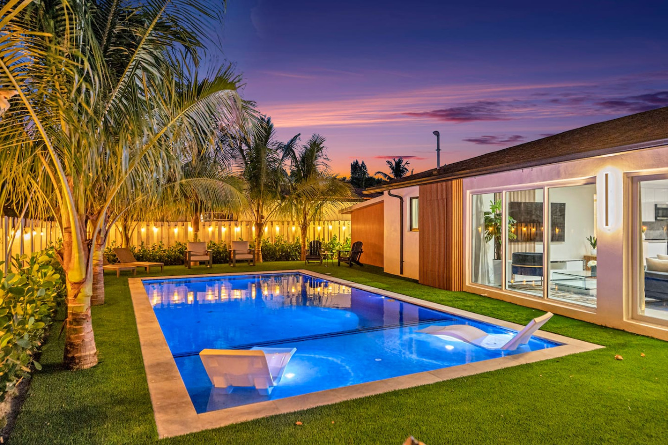 Beach Getaway: Stylish Home with private Pool
