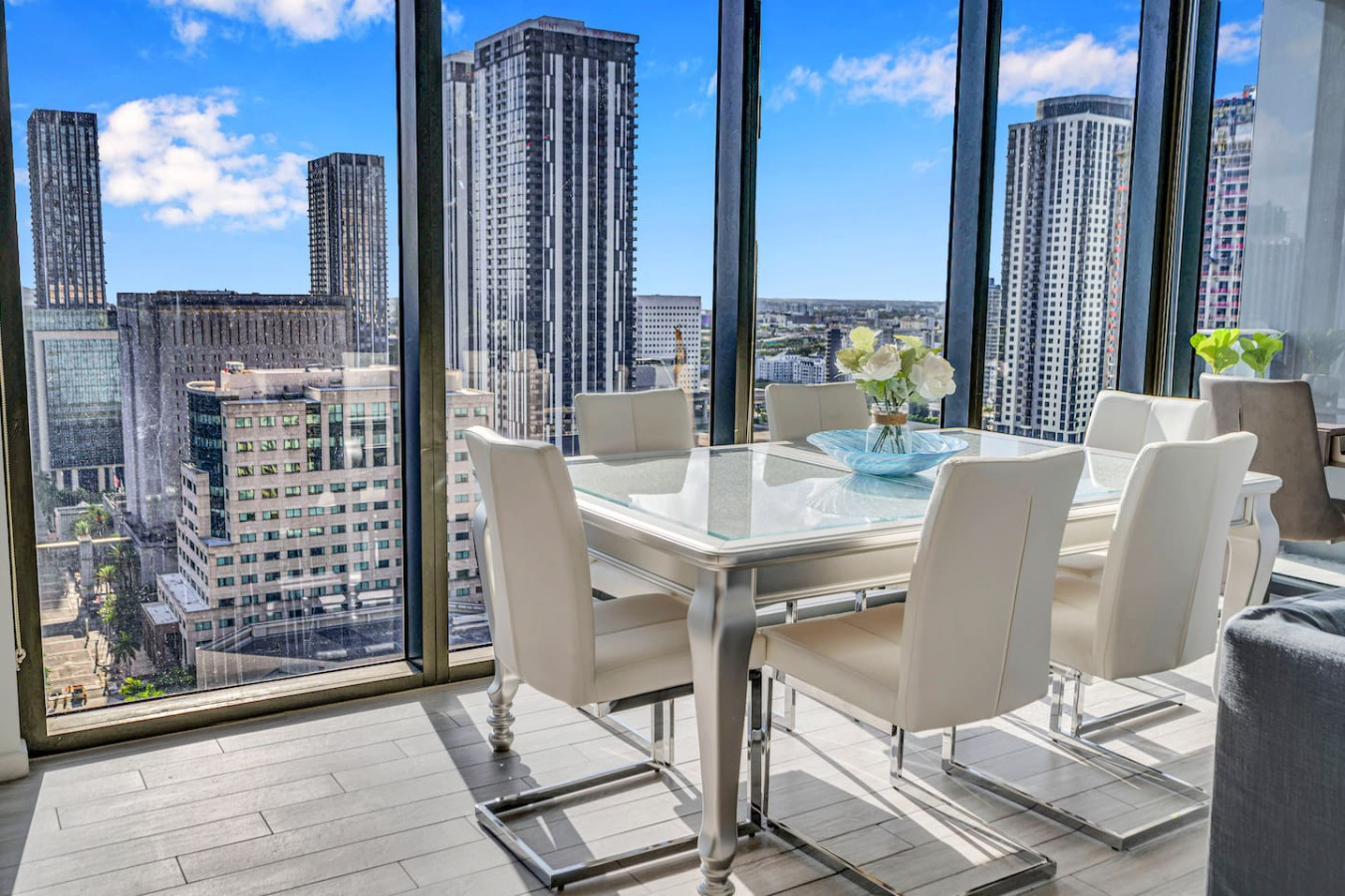 Stunning High Floor 3 Bedrooms Corner Unit Miami