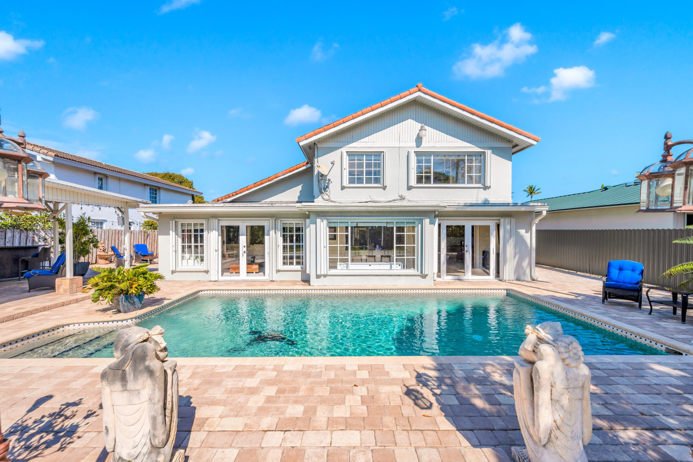 Spacious Tropical Pool Home Miami. 4/3. Sleeps 13.