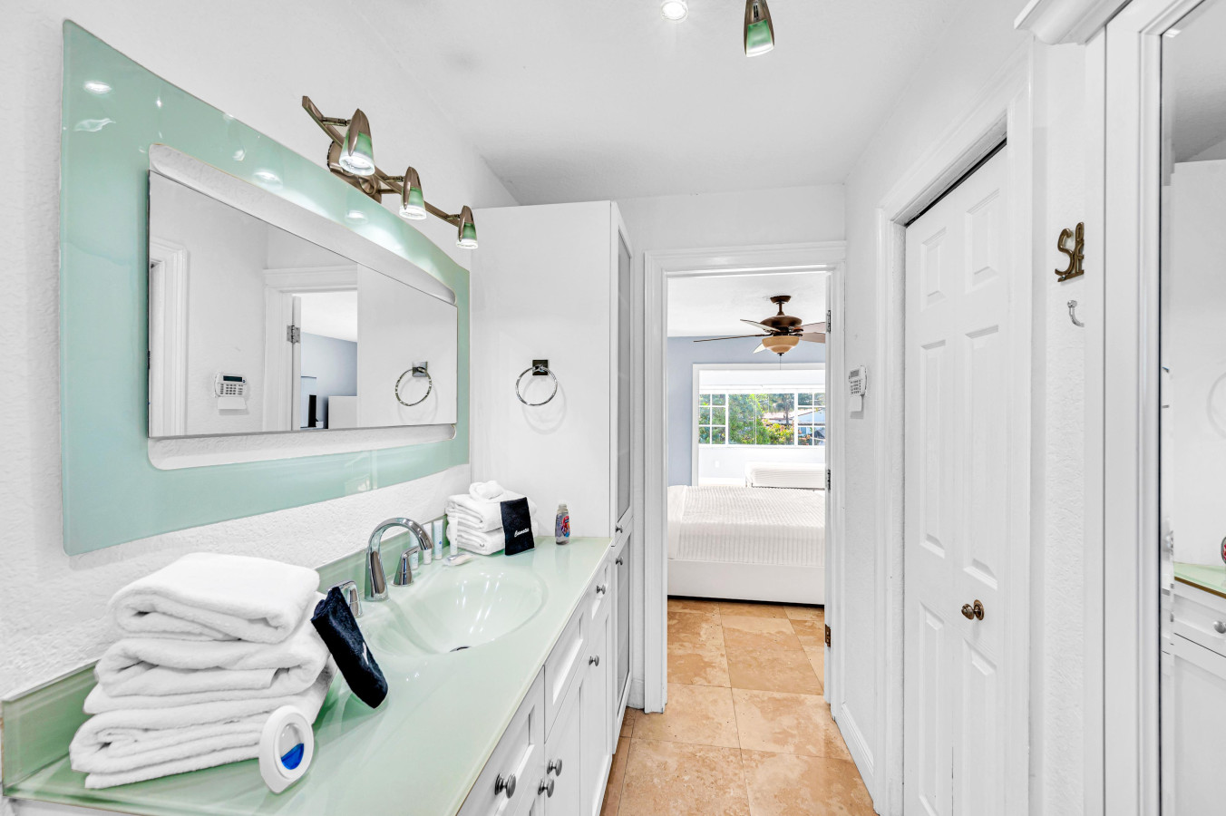 Spacious Tropical Pool Home Miami. 4/3. Sleeps 13.