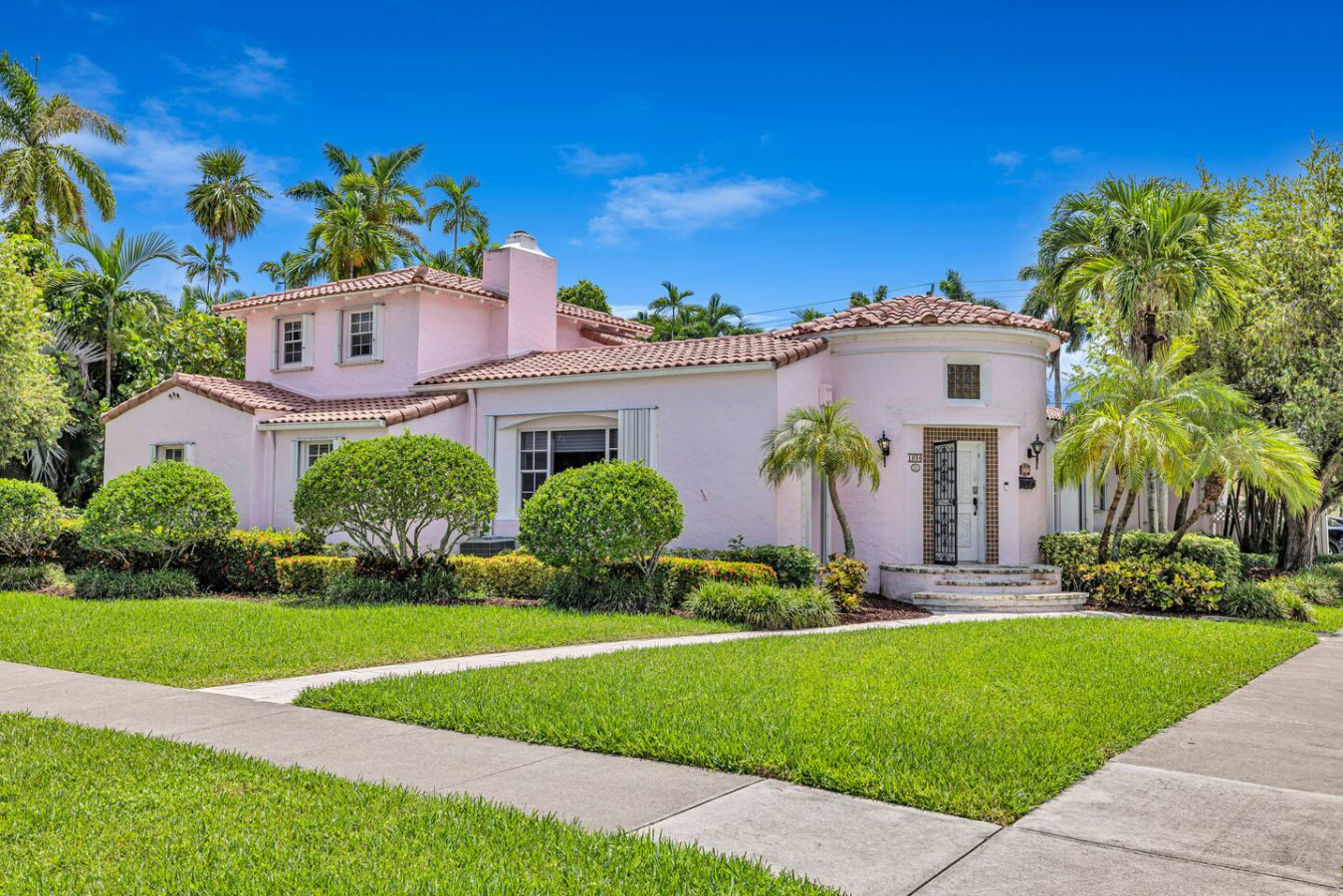 Casa Rosa -Spacious Tropical Pool House Near Beach
