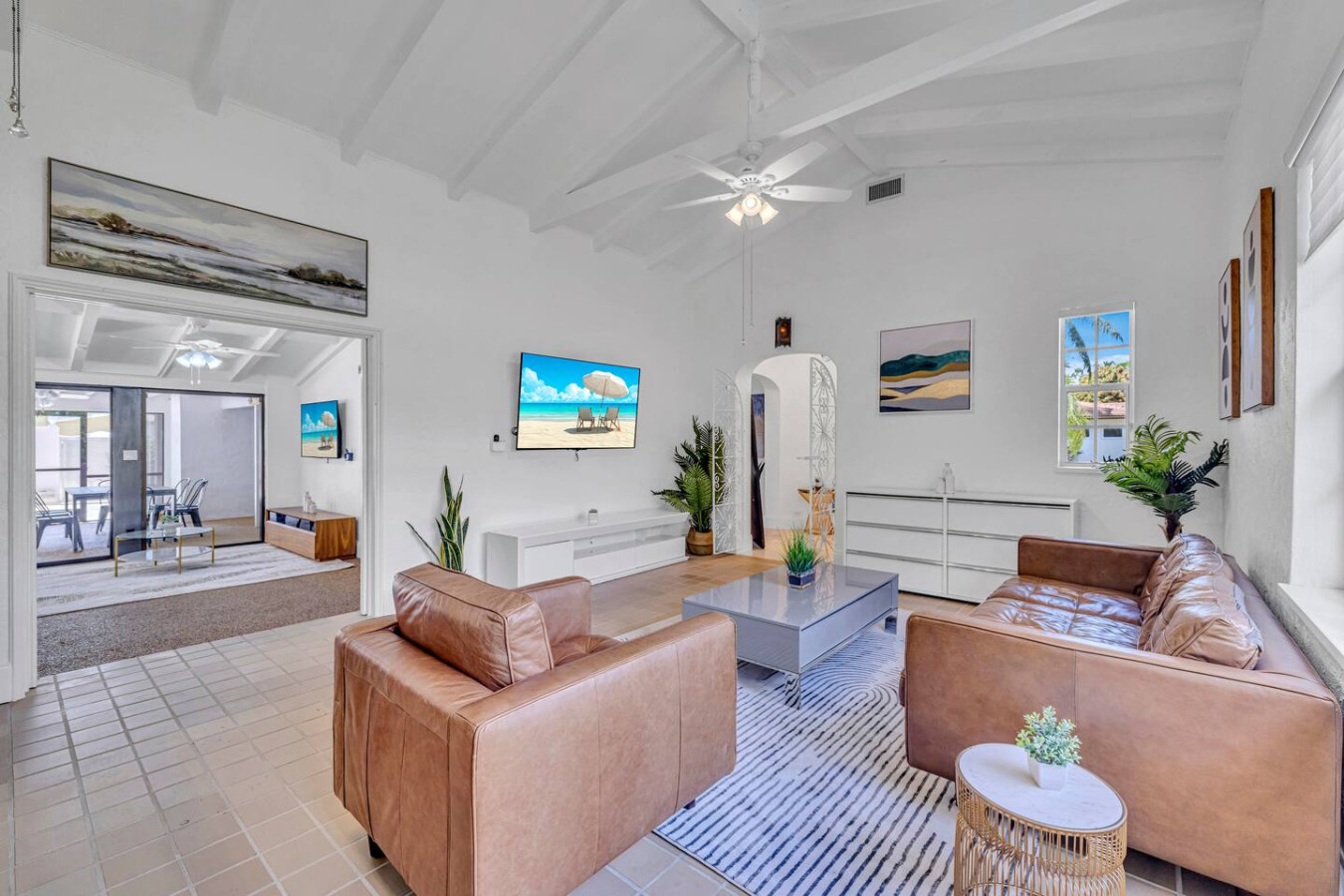 Casa Rosa -Spacious Tropical Pool House Near Beach