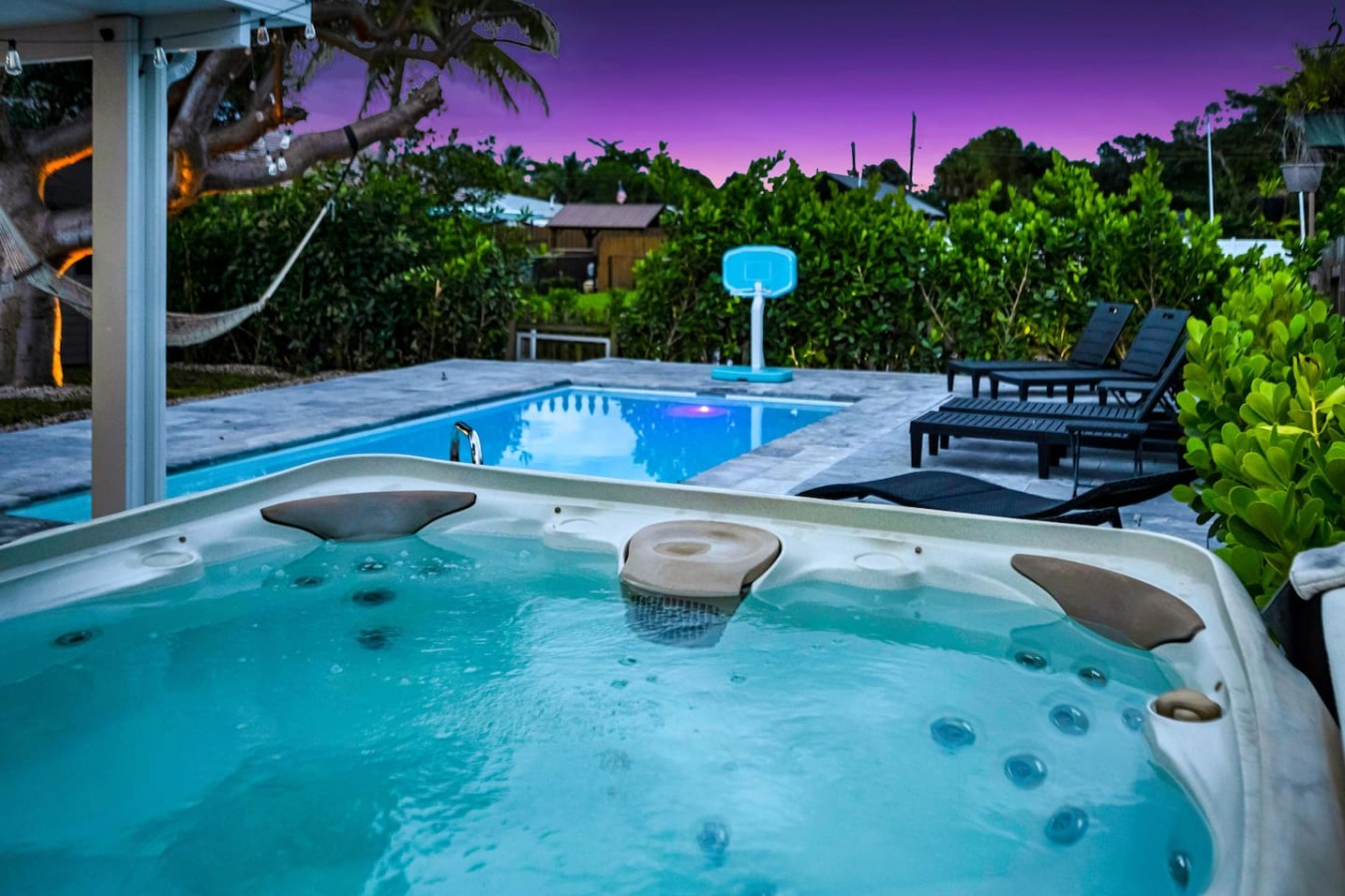 Casa Luna · Waterfront Retreat + Kayaks · Sleeps 7