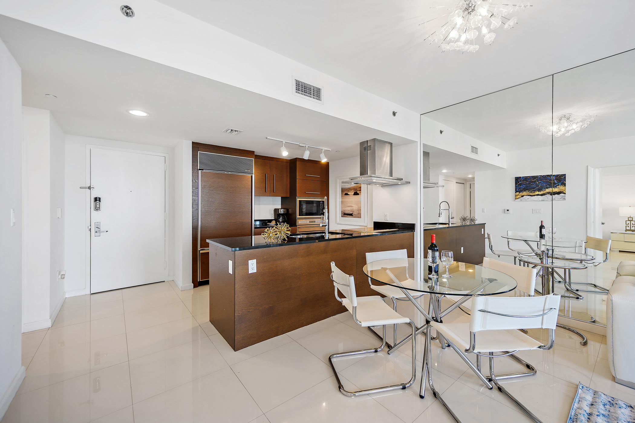 ★★Majestic High Rise Unit with view at W Hotel ★★